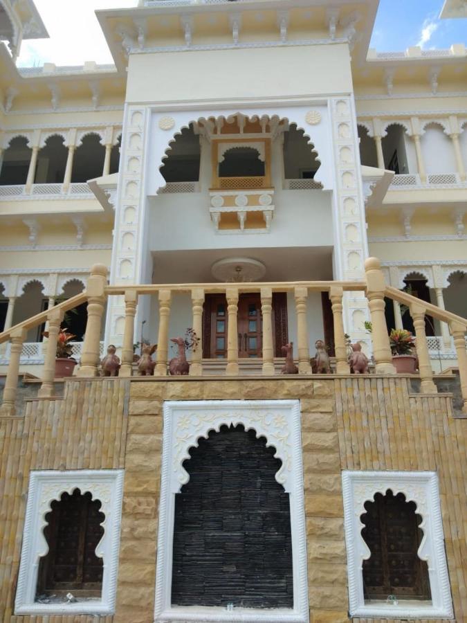 Golden Hands - Palace Raj Kumbha คัมบาลกาห์ ภายนอก รูปภาพ